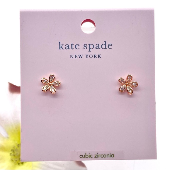 NWT ♠️Kate Spade♠️ Gleaming Gardenia Flower Studs, Rose Gold - Picture 7 of 15